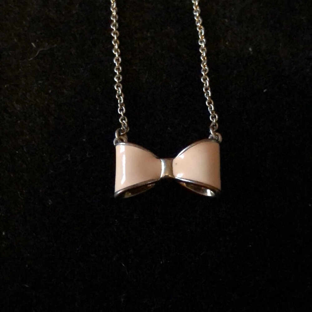 Bow necklace